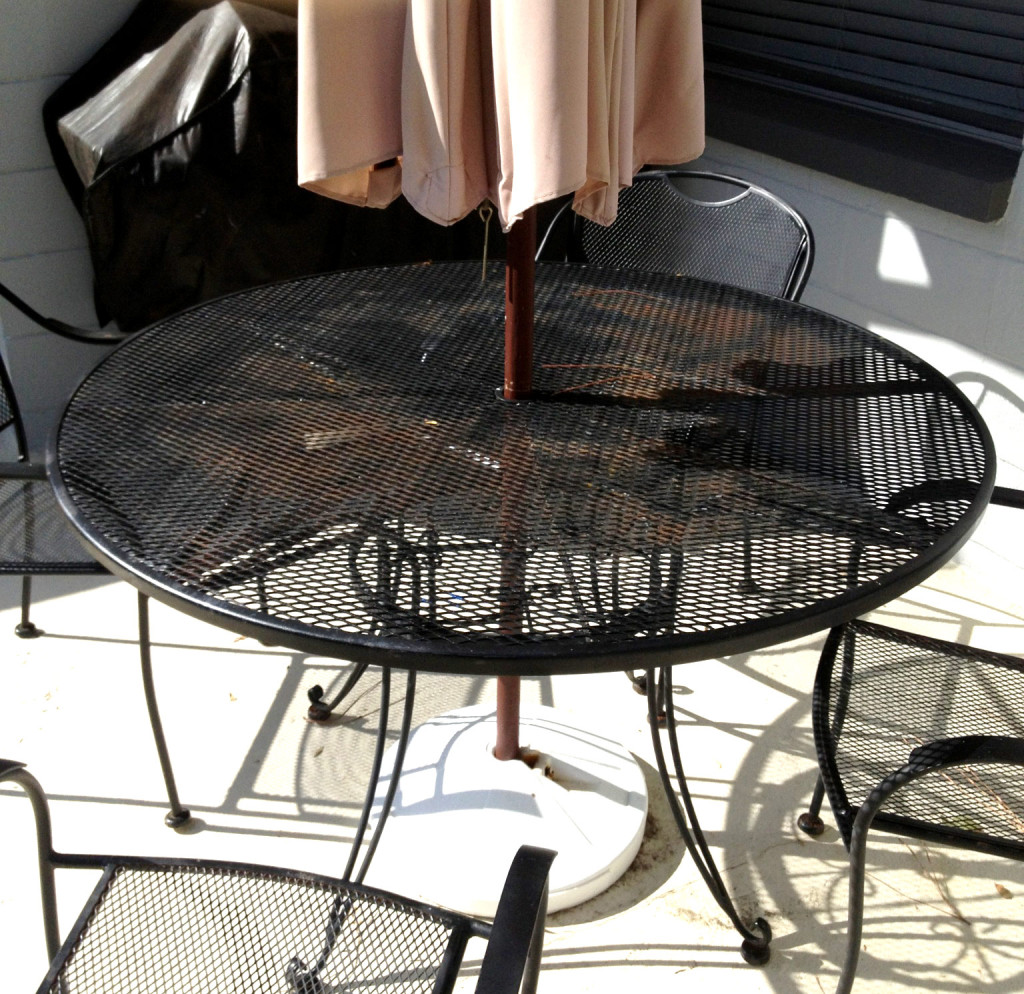 irong table, outdoor, rust, before
